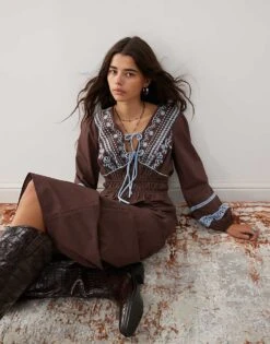 Reclaimed Vintage Midi Smock Dress In Brown With Contrast Powder Blue Embroidery For Women -Closet Theory Her 206818098 2