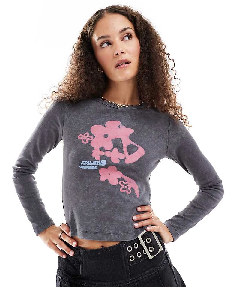 Reclaimed Vintage Long Sleeve Rib Top With Floral Print In Washed Charcoal For Women 3 Reclaimed Vintage Long Sleeve Rib Top With Floral Print In Washed Charcoal For Women