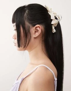 Reclaimed Vintage Claw Clip With Bows In Cream For Women -Closet Theory Her 207823192 3